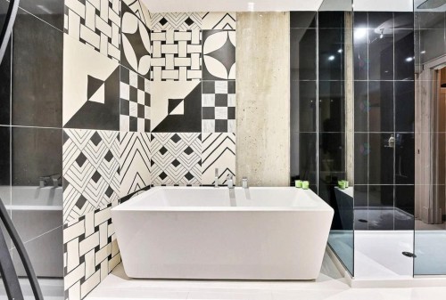 Bathroom - 205-1885 Rue De La Visitation, Montréal (Ville-Marie), QC -  Photo Showing Laundry Room