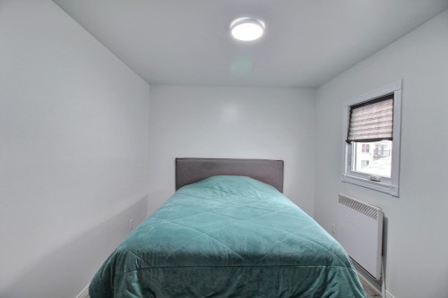 Chambre à coucher principale - 230 11E Rue, Val-D'Or, QC - Indoor Photo Showing Bedroom