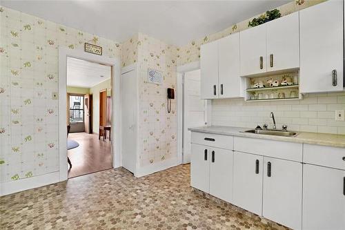 693 Walker Ave, Winnipeg, MB 