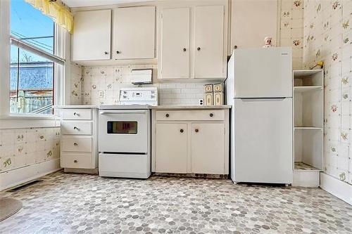 693 Walker Ave, Winnipeg, MB 