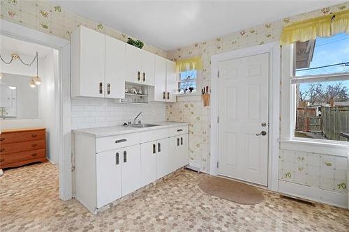 693 Walker Ave, Winnipeg, MB 