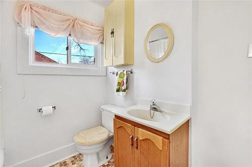 693 Walker Ave, Winnipeg, MB 