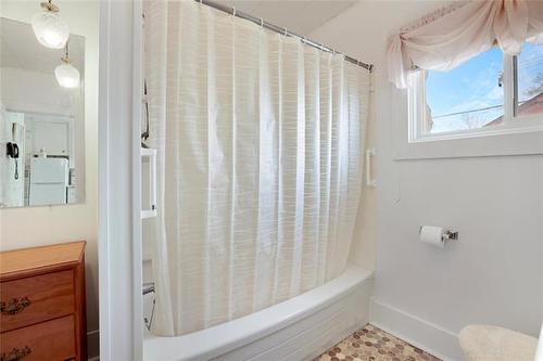 693 Walker Ave, Winnipeg, MB 