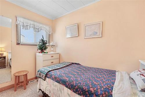 693 Walker Ave, Winnipeg, MB 