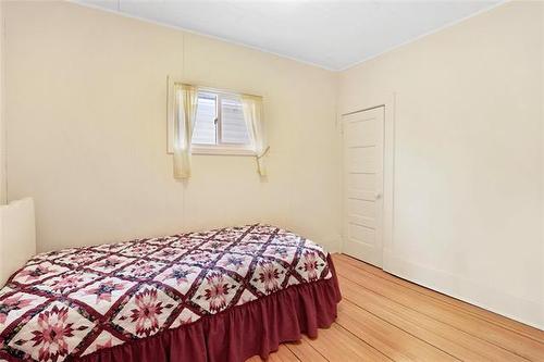 693 Walker Ave, Winnipeg, MB 