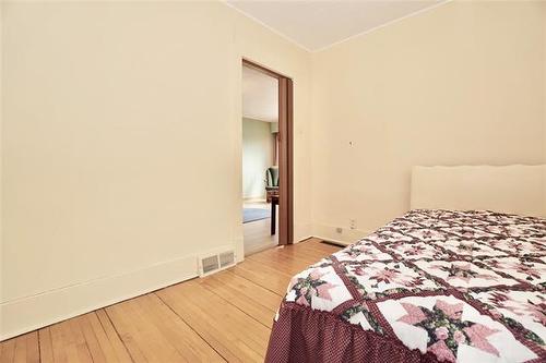 693 Walker Ave, Winnipeg, MB 