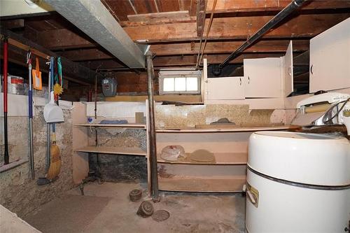 693 Walker Ave, Winnipeg, MB 