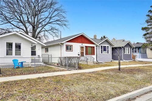 693 Walker Ave, Winnipeg, MB 