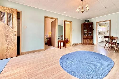 693 Walker Ave, Winnipeg, MB 