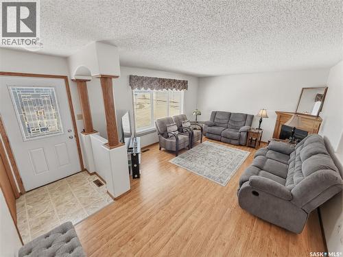 533 Palliser Drive, Swift Current, SK - Indoor Photo Showing Living Room