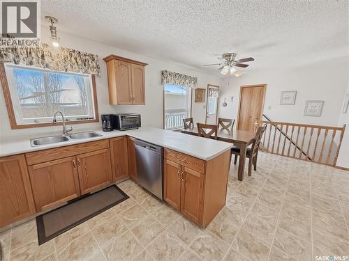 533 Palliser Drive, Swift Current, SK - Indoor Photo Showing Kitchen With Double Sink