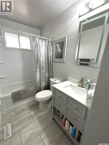 122 Hamilton Street, Davidson, SK - Indoor Photo Showing Bathroom
