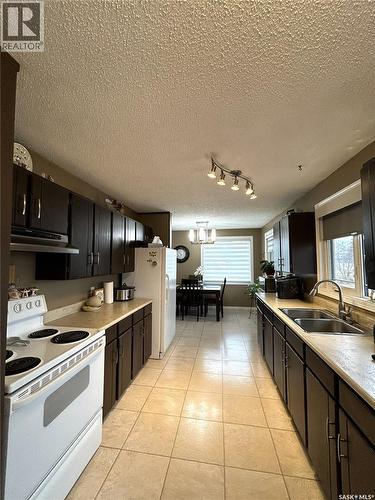 122 Hamilton Street, Davidson, SK - Indoor Photo Showing Kitchen With Double Sink