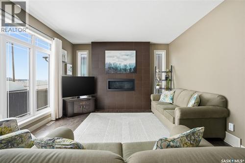 1532 Maple Hill Crescent N, Regina, SK - Indoor Photo Showing Living Room With Fireplace