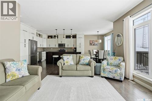 1532 Maple Hill Crescent N, Regina, SK - Indoor Photo Showing Living Room