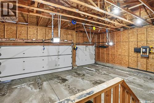 1532 Maple Hill Crescent N, Regina, SK - Indoor Photo Showing Garage