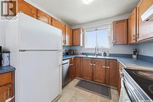 3154 33Rd Street W, Saskatoon, SK - Indoor Photo Showing Kitchen With Double Sink