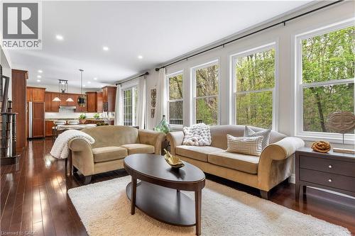 103 Glazebrook Crescent, Cambridge, ON - Indoor Photo Showing Living Room