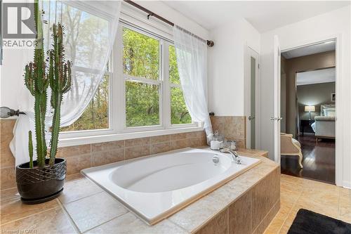 103 Glazebrook Crescent, Cambridge, ON - Indoor Photo Showing Bathroom