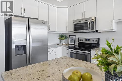 211 770 Childers Crescent, Saskatoon, SK - Indoor Photo Showing Kitchen With Stainless Steel Kitchen With Upgraded Kitchen