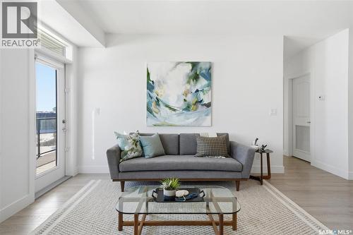 211 770 Childers Crescent, Saskatoon, SK - Indoor Photo Showing Living Room
