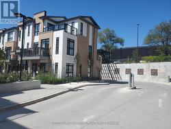 A406 - 160 CANON JACKSON DRIVE  Toronto, ON M6M 0B6