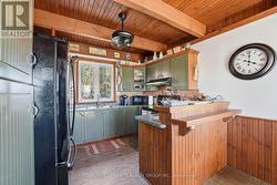 Kitchen overlooking back yard - 