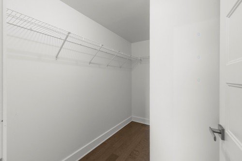 Penderie (Walk-in) - 304-357 Boul. Brunswick, Pointe-Claire, QC - Indoor With Storage