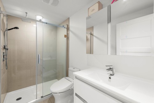 Salle de bains attenante à la CCP - 304-357 Boul. Brunswick, Pointe-Claire, QC - Indoor Photo Showing Bathroom