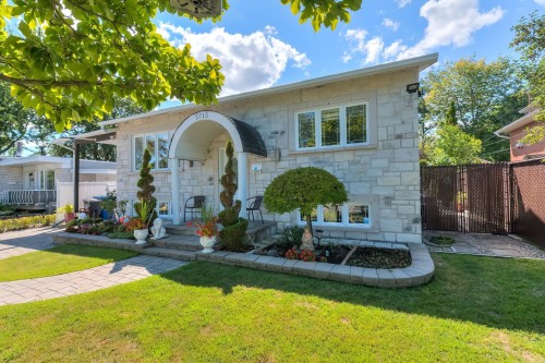 Front of Structure - 5715 Boul. Payer, Longueuil (Saint-Hubert), QC - Outdoor
