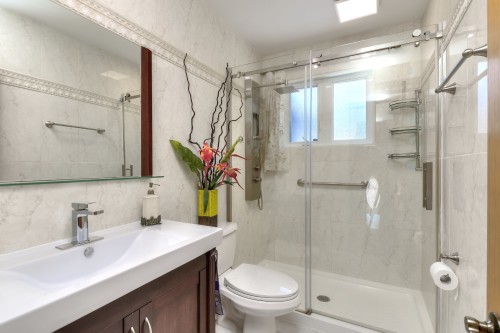 Bathroom - 5715 Boul. Payer, Longueuil (Saint-Hubert), QC - Indoor Photo Showing Bathroom