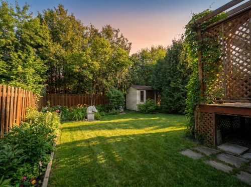 Cour - 524 Rue Lauzon, Laval (Sainte-Dorothée), QC - Outdoor