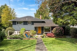 836 Elrick Pl Esquimalt, BC V9A 4T1