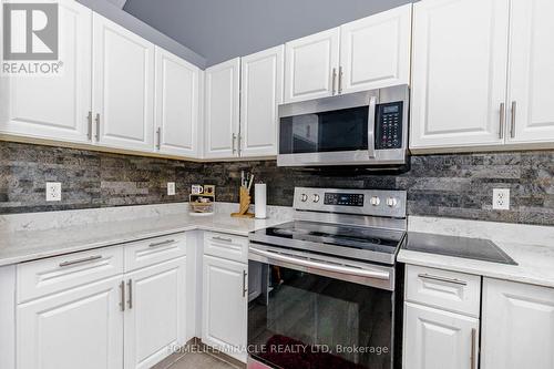 125 Hawkins Drive, Cambridge, ON - Indoor Photo Showing Kitchen