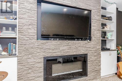 125 Hawkins Drive, Cambridge, ON - Indoor With Fireplace
