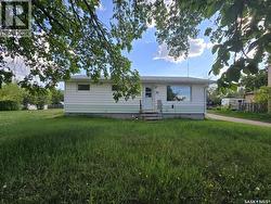 33 4th AVENUE E  Central Butte, SK S0H 0A1