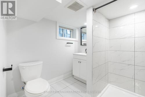 536 Cannon Street E, Hamilton, ON - Indoor Photo Showing Bathroom