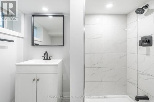 536 Cannon Street E, Hamilton, ON - Indoor Photo Showing Bathroom