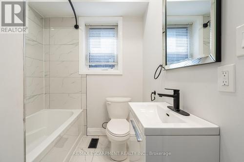 536 Cannon Street E, Hamilton, ON - Indoor Photo Showing Bathroom