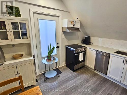 536 Cannon Street E, Hamilton, ON - Indoor Photo Showing Kitchen