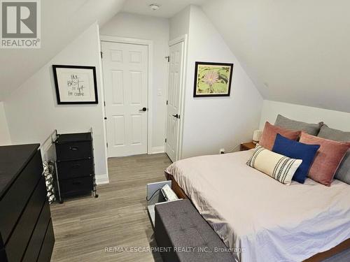 536 Cannon Street E, Hamilton, ON - Indoor Photo Showing Bedroom