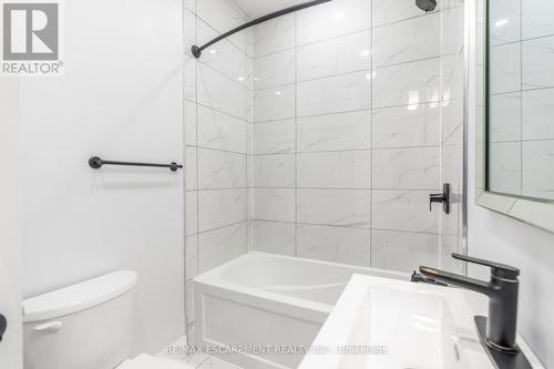 536 Cannon Street E, Hamilton, ON - Indoor Photo Showing Bathroom