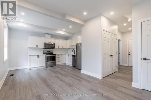 536 Cannon Street E, Hamilton, ON - Indoor Photo Showing Kitchen