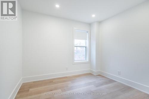 204 Balsam Avenue, Hamilton, ON - Indoor Photo Showing Other Room