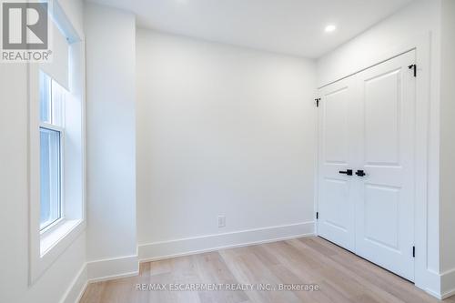 204 Balsam Avenue, Hamilton, ON - Indoor Photo Showing Other Room