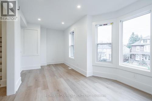 204 Balsam Avenue, Hamilton, ON - Indoor Photo Showing Other Room