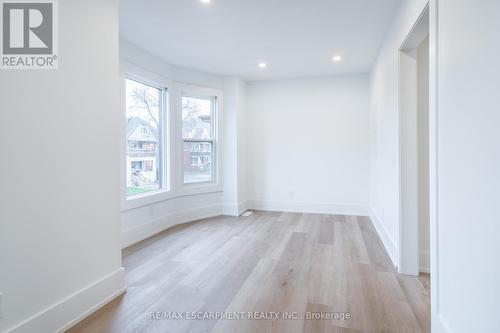 204 Balsam Avenue, Hamilton, ON - Indoor Photo Showing Other Room