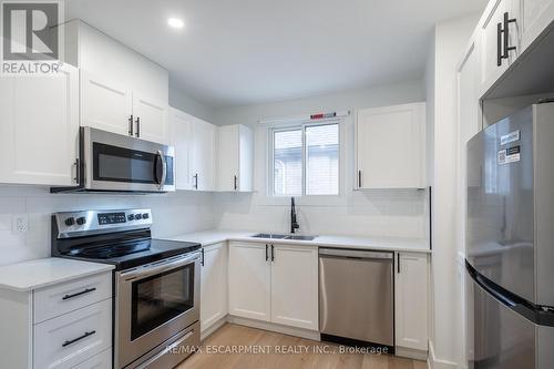 204 Balsam Avenue, Hamilton, ON - Indoor Photo Showing Kitchen With Stainless Steel Kitchen With Double Sink With Upgraded Kitchen