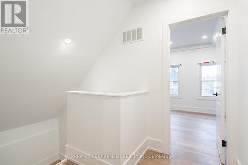 204 Balsam Avenue, Hamilton, ON - Indoor Photo Showing Other Room