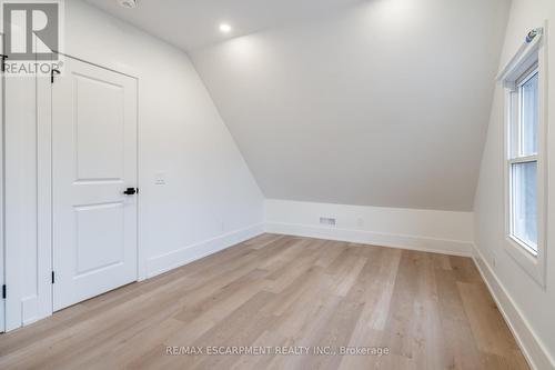 204 Balsam Avenue, Hamilton, ON - Indoor Photo Showing Other Room